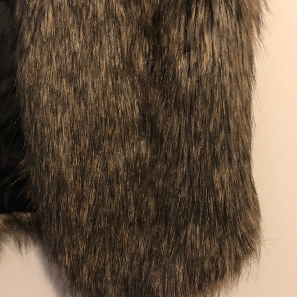 TCEC Faux Fur Vest - Picture 3 of 4